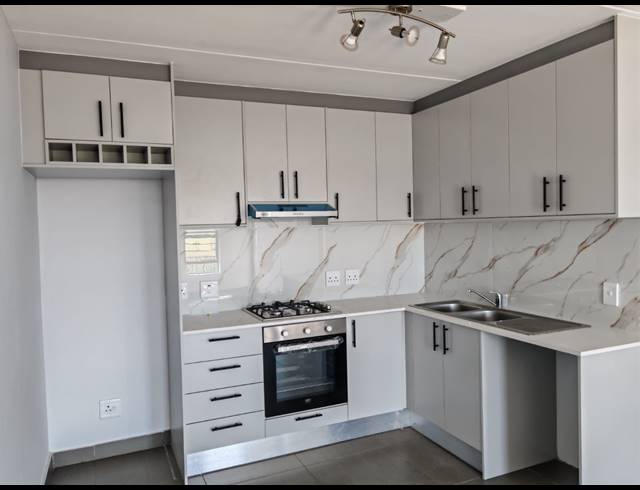 2 BEDROOM APARTMENT TO LET IN PARKLANDS NORTH